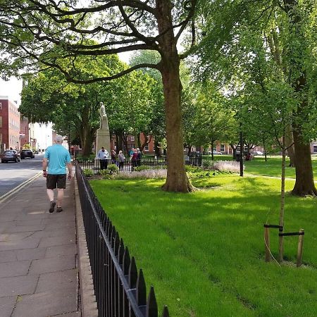 A Lovely 2 Bedroom Apartment In The Heart Of Preston Preston  Exteriör bild